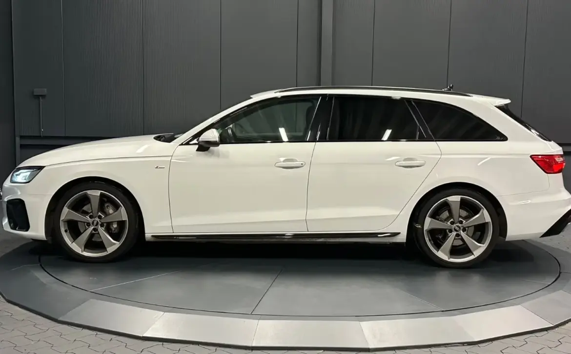 Audi A4 40 TDI S line