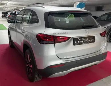 Mercedes-Benz GLA 200