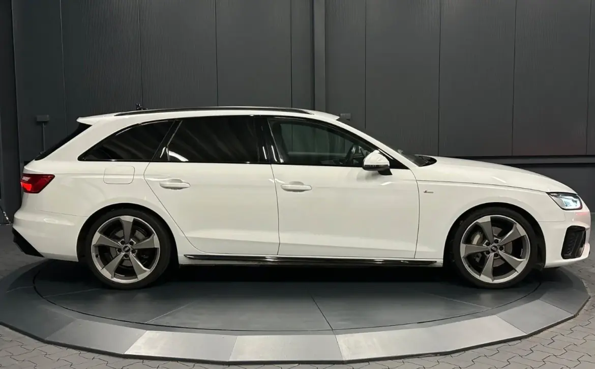 Audi A4 40 TDI S line
