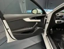 Audi A4 40 TDI S line