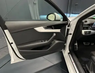 Audi A4 40 TDI S line