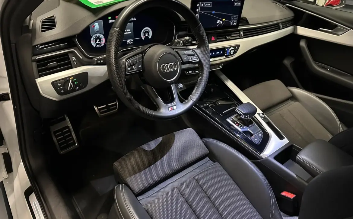Audi A4 40 TDI S line