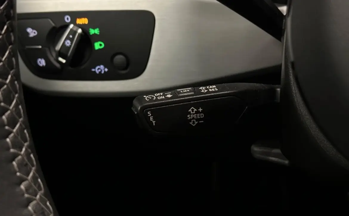Audi A4 40 TDI S line