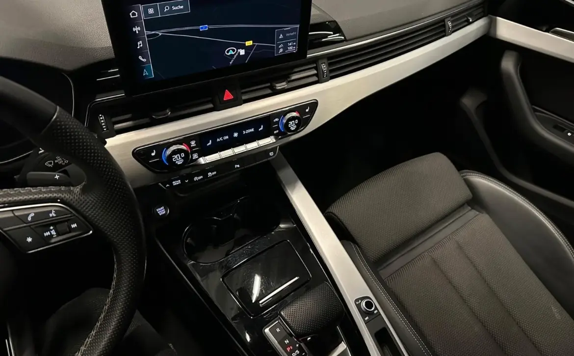 Audi A4 40 TDI S line
