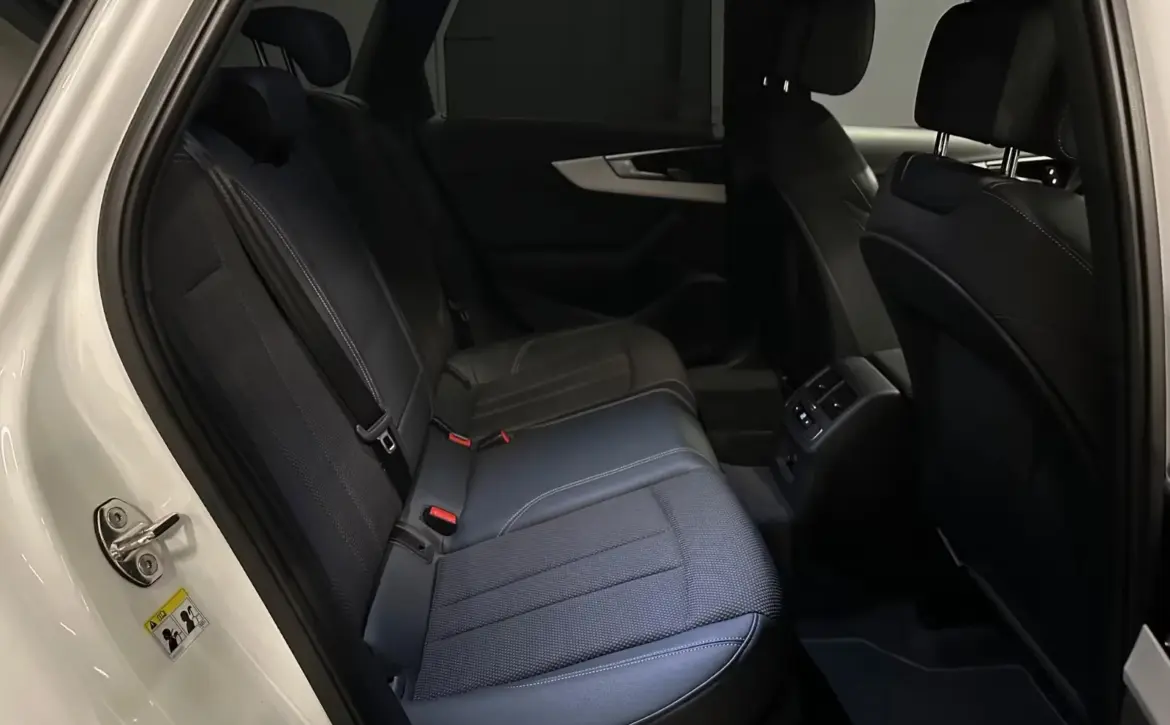 Audi A4 40 TDI S line