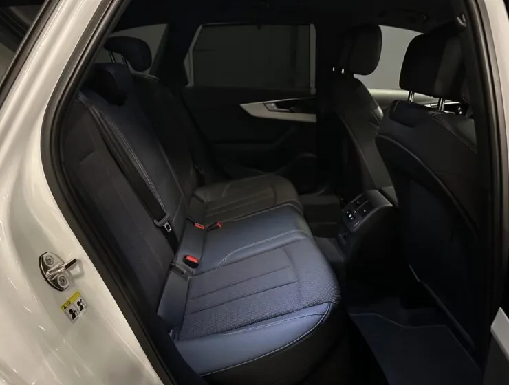 Audi A4 40 TDI S line