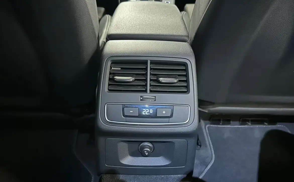 Audi A4 40 TDI S line